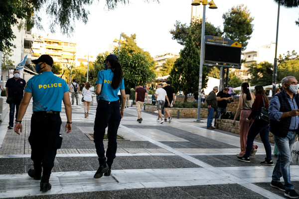 Νέα Σμύρνη: Αστυνομικοί έλεγχοι στην πλατεία για την αποφυγή συνωστισμού