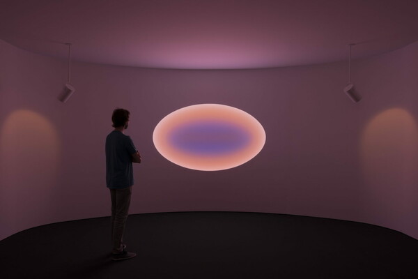 James Turrell: Ο μεγάλος λάτρης του φωτός, ο καλλιτέχνης της μεγάλης ουτοπίας