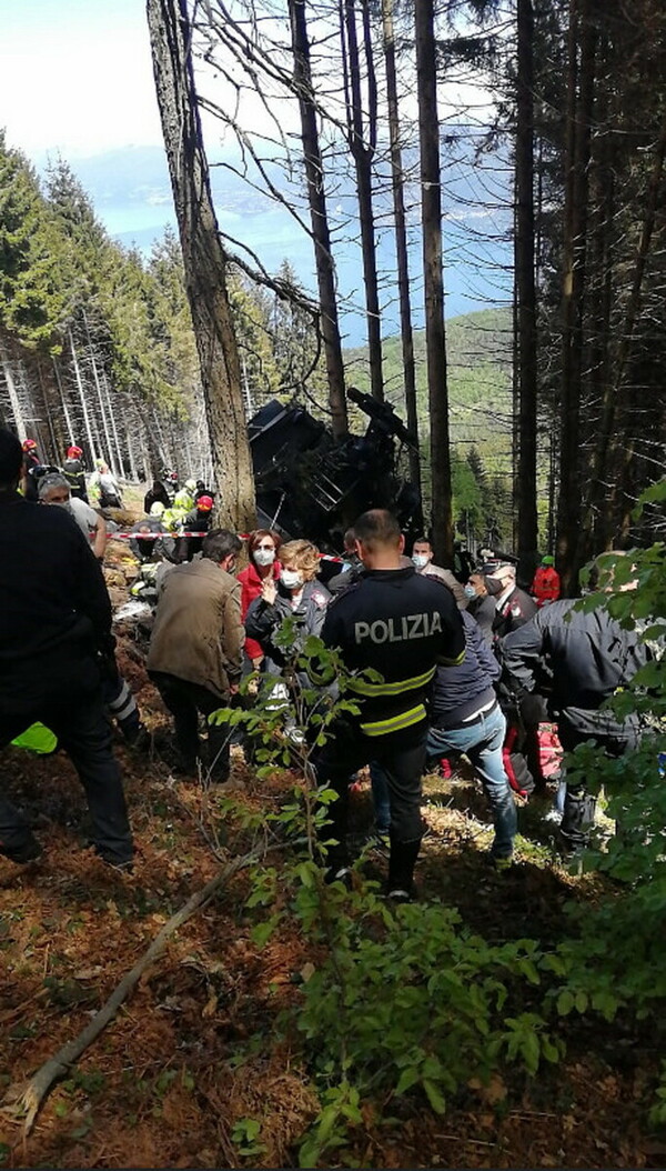 «Σώθηκε από την αγκαλιά του πατέρα του»: Ο 5χρονος Eitan είναι ο μοναδικός επιζών από το τελεφερίκ στην Ιταλία