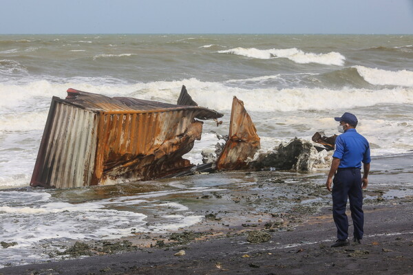 Sri Lanka, Facing ‘Worst’ Marine Disaster, Investigates Cargo Ship Fire