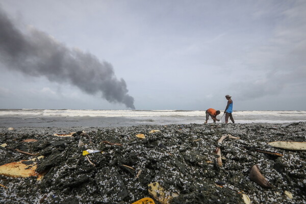 Sri Lanka, Facing ‘Worst’ Marine Disaster, Investigates Cargo Ship Fire