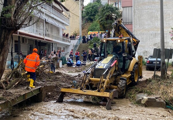 Θεσσαλονίκη: Πληροφορίες για νεκρό οδηγό- Παρασύρθηκε το όχημά του από ορμητικά νερά