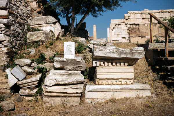 ΔΕΥΤΕΡΑ Βιβλιοθήκη του Αδριανού