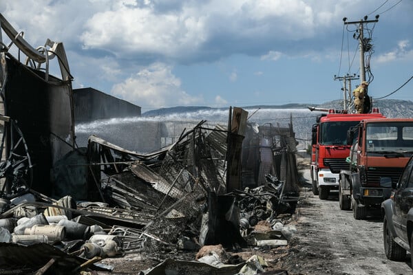 Ασπρόπυργος: Φωτογραφίες από την έκρηξη βυτιοφόρου