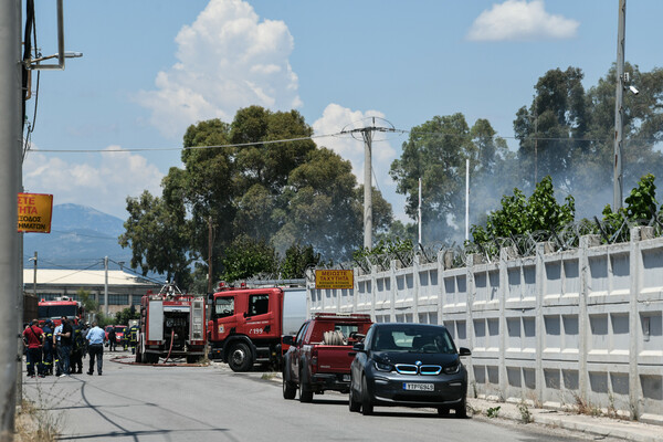 Φωτιά σε βυτιοφόρο με προπάνιο στον Ασπρόπυργο– 112: Έκτακτη ειδοποίηση – «Μείνετε σπίτια σας»