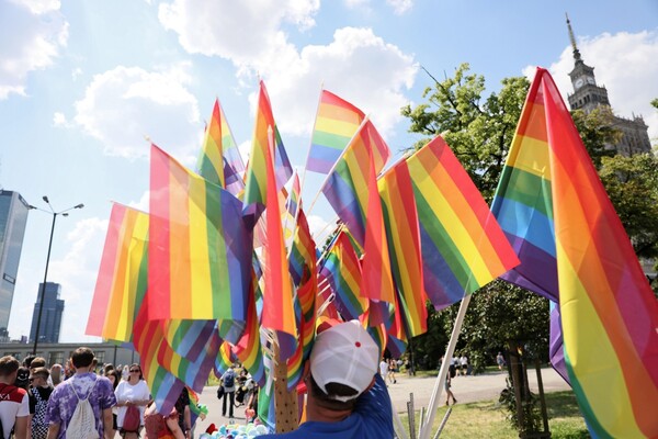 Χιλιάδες άνθρωποι στο Pride της Βαρσοβίας - Εν μέσω διογκούμενου κύματος ομοφοβίας στην Πολωνία 