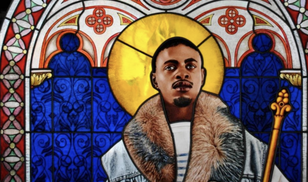 Βιτρό με νεαρό Μαύρο του Kehinde Wiley σε βρετανικό καθεδρικό