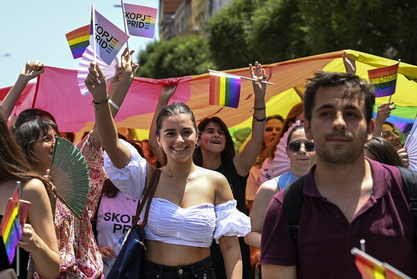 Στα χρώματα του ουράνιου τόξου - Εικόνες από τα Pride Parade της Ευρώπης