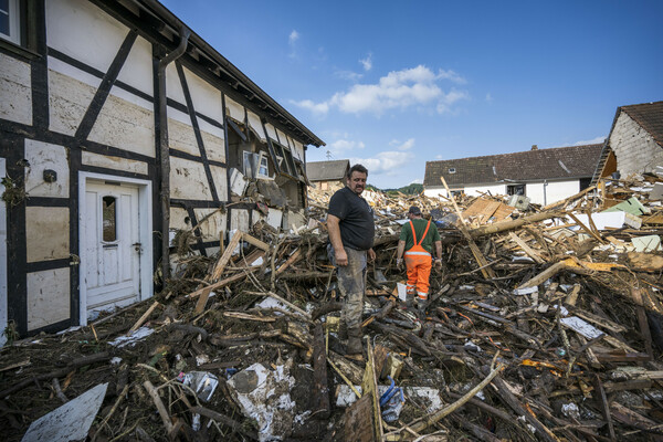 Europe floods: Victims face massive clean-up as waters recede