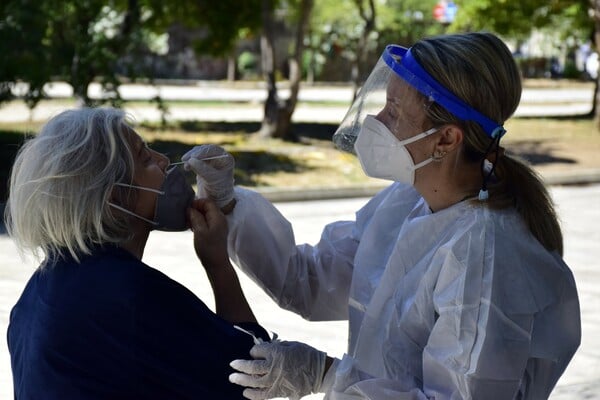 Παγώνη: Πενταπλασιάστηκαν οι εισαγωγές στα νοσοκομεία - Το 70% δεν έχει εμβολιαστεί