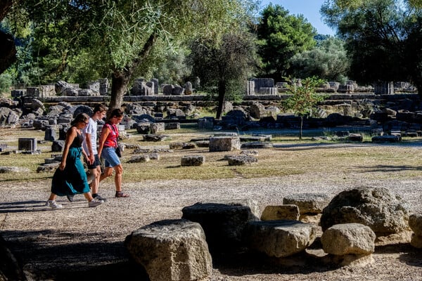 Καλός και ζεστός καιρός σε όλη τη χώρα- Συνεχίζονται τα μελτέμια στο Αιγαίο