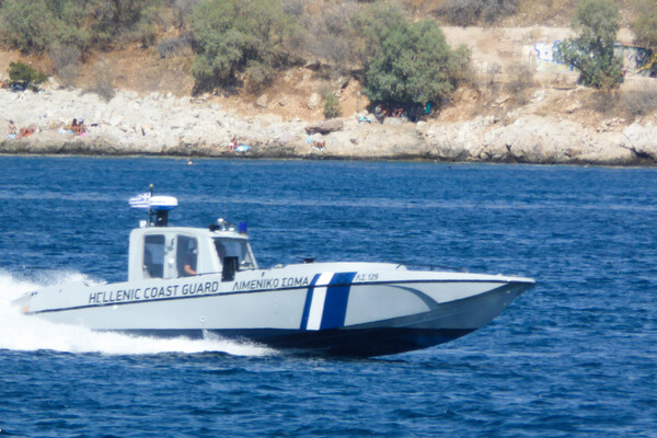 Σε εξέλιξη επιχείρηση διάσωσης ανοιχτά της Λέσβου- Βυθίστηκε λέμβος με μετανάστες