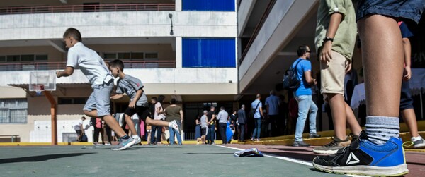 Παπαευαγγέλου: Εκρηκτικός συνδυασμός ανεμβολίαστα παιδιά - ανεμβολίαστοι εκπαιδευτικοί