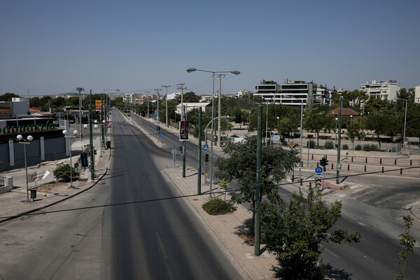 Πρωτομηνιά σε μια έρημη Αθήνα: Ψυχή στους δρόμους - Λόγω καύσωνα και αδειούχων Αυγούστου