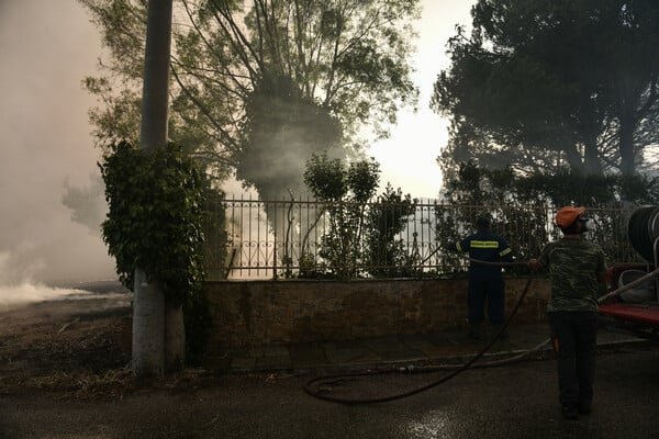 Φωτιά στο Κρυονέρι: Σε πηγάδι έπεσε εποχικός πυροσβέστης - Απεγκλωβίστηκε από τους συναδέλφους του 