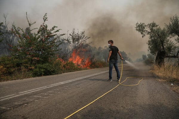 Φωτιά στην Εύβοια: Εκκενώνεται το Κέντρο Υγείας στο Μαντούδι