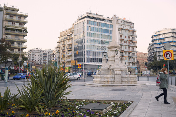 Οδοιπορικό με τον Σάκη Σερέφα σε ιστορίες της Θεσσαλονίκης που (ίσως) δεν γνώριζες