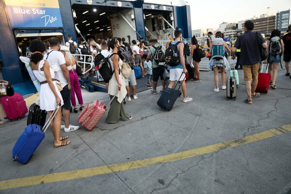 Αυξημένη η κίνηση στα λιμάνια εν όψει Δεκαπενταύγουστου - Εντατικοί έλεγχοι και ουρές 