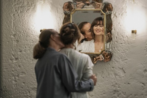 To φιλί της Μόνικα Μπελούτσι στην Καρόλ Μπουκέ: «Έκανα την ταινία επειδή ήθελα να την φιλήσω»
