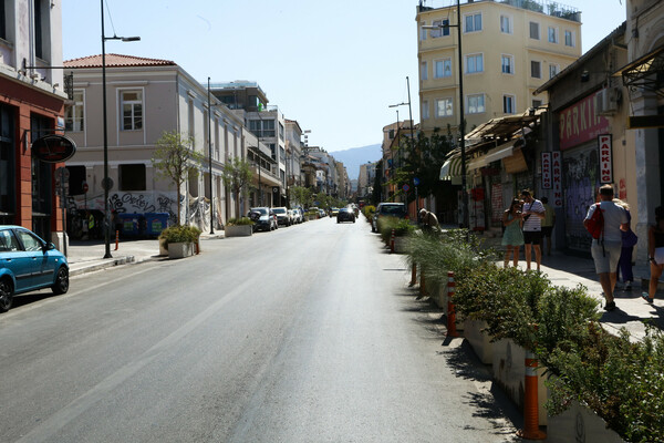 Η άδεια Αθήνα του Δεκαπενταύγουστου: Έρημη πόλη θυμίζει το κέντρο της πρωτεύουσας 