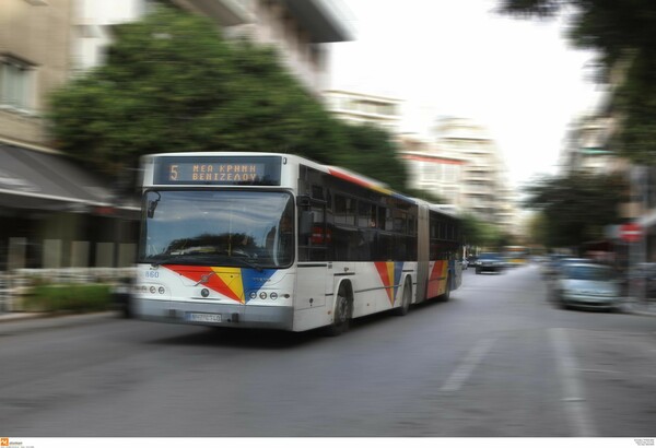 Εργαζόμενοι του ΟΑΣΘ βρήκαν και παρέδωσαν 9.000 ευρώ- Τα ξέχασε ηλικιωμένος