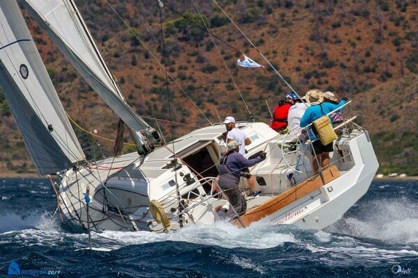 Παιδικοί φίλοι αγωνίζονται 20 χρόνια στην ίδια ιστιοπλοϊκή ομάδα