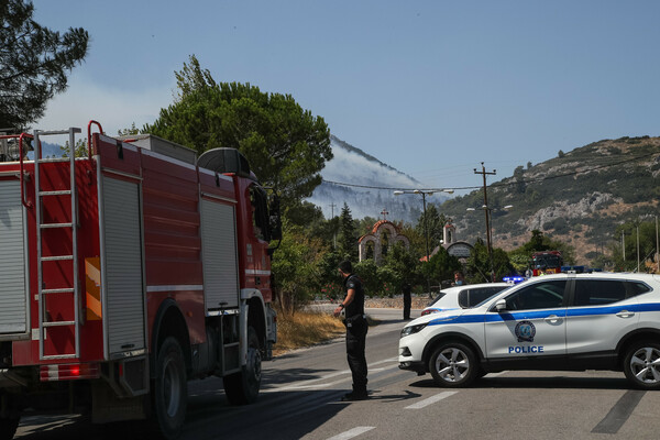 Βίλια: Νέα μεγάλη φωτιά στην Κάζα - Εκκενώθηκαν οικισμοί και έκλεισαν δρόμοι