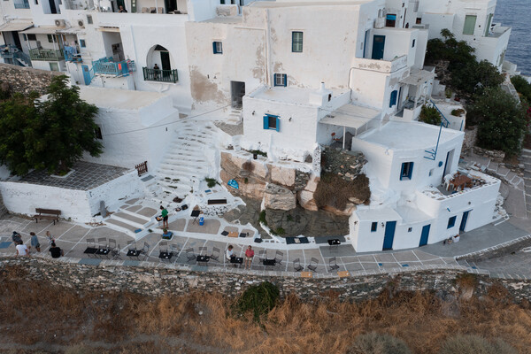 Στο Loggia της Σίφνου η γνωριμία με το κρασί είναι ανεπιτήδευτη και πραγματικά cool