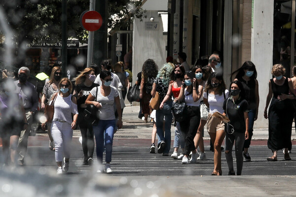 Παπαευαγγέλου: «Οι ανεμβολίαστοι θα νοσήσουν»- Αύξηση 25% στις εισαγωγές σε μια εβδομάδα