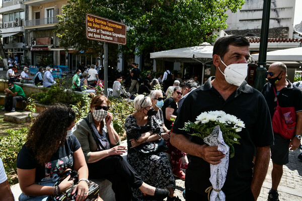 Κηδεία Μίκη Θεοδωράκη: Νέα προσωρινή διαταγή για την επιλογή γραφείου τελετών – Κανονικά το λαϊκό προσκύνημα