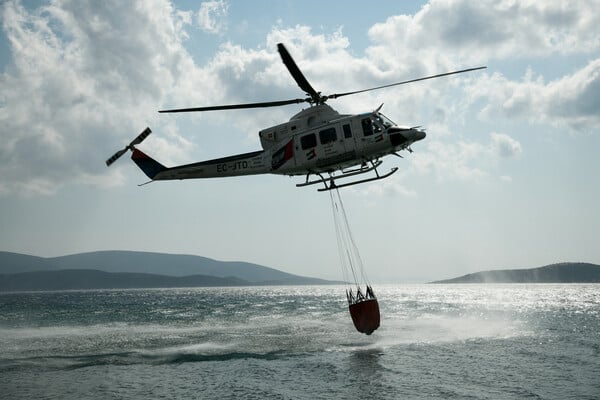 Σε εξέλιξη μεγάλη φωτιά στο Άγιο Όρος - Σε δύσβατο σημείο