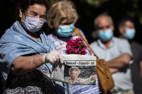 Μίκης Θεοδωράκης: Πλήθος κόσμου στη Μητρόπολη - Κορυφώνονται στα Χανιά οι προετοιμασίες για την ταφή του