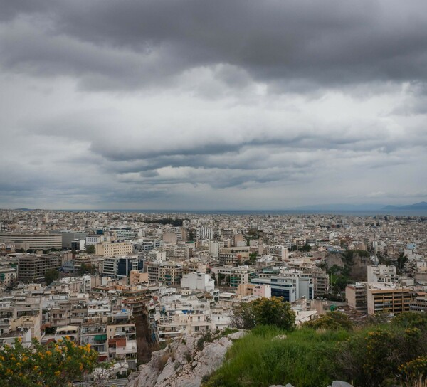 Φθινοπωρινός ο καιρός σήμερα- Πού αναμένονται βροχές και καταιγίδες