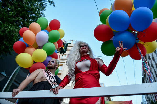 Athens Pride 2021: 20 «κλικ» από την παρέλαση υπερηφάνειας στο κέντρο της Αθήνας