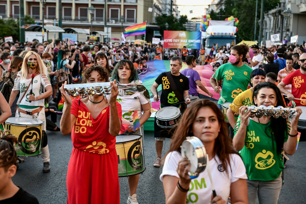 Athens Pride 2021: 20 «κλικ» από την παρέλαση υπερηφάνειας στο κέντρο της Αθήνας