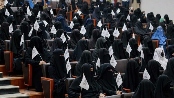 Afghanistan: Taliban announce new rules for female students