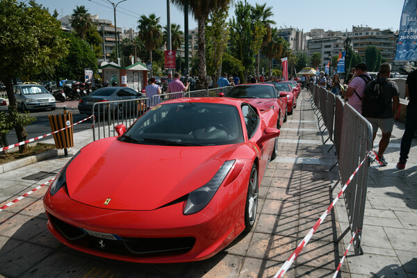 Ο Πειραιάς γέμισε από Ferrari του Passione Rossa