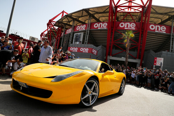 Ο Πειραιάς γέμισε από Ferrari του Passione Rossa