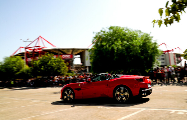 Ο Πειραιάς γέμισε από Ferrari του Passione Rossa