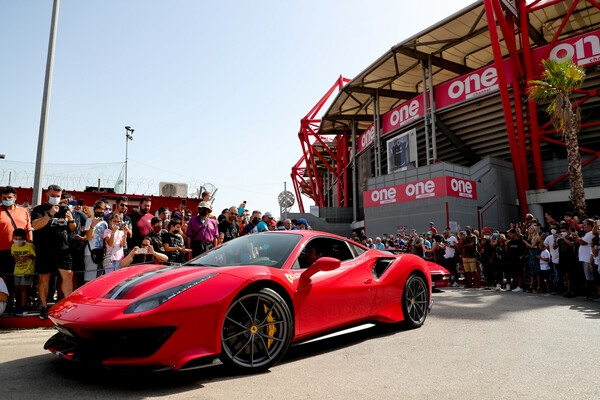 Ο Πειραιάς γέμισε από Ferrari του Passione Rossa