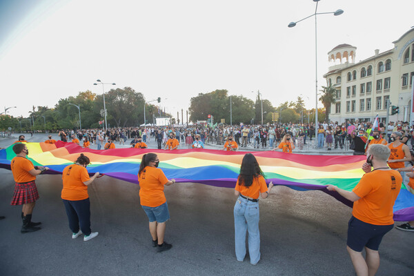 Thessaloniki Pride: Πλήθος κόσμου στην πορεία υπερηφάνειας (Φωτογραφίες)