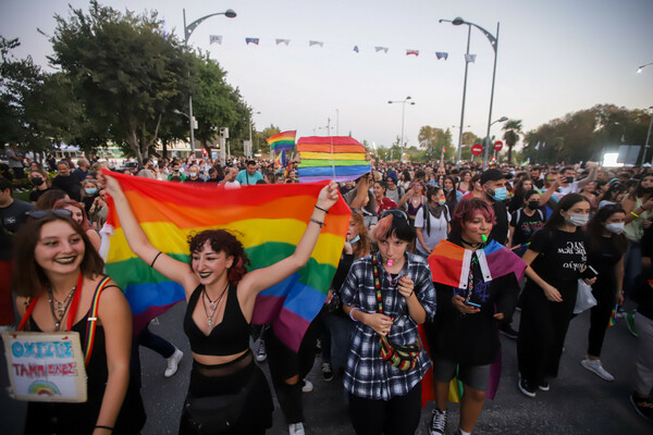 Thessaloniki Pride: Πλήθος κόσμου στην πορεία υπερηφάνειας (Φωτογραφίες)