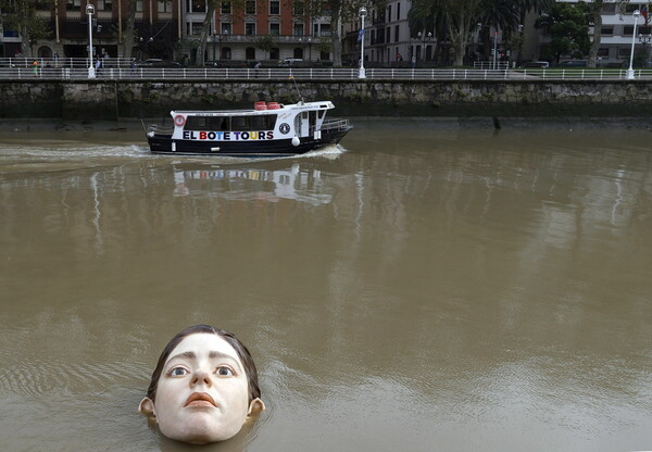 Drowning girl statue causes a stir in Bilbao