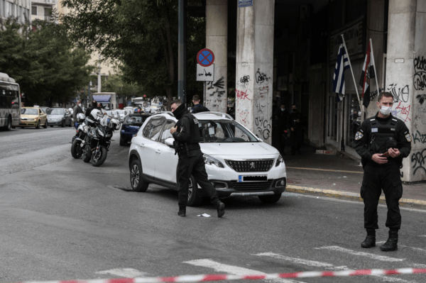 Καταδίωξη και πυροβολισμοί από αστυνομικούς στο κέντρο της Αθήνας - Ένας τραυματίας - Το χρονικό