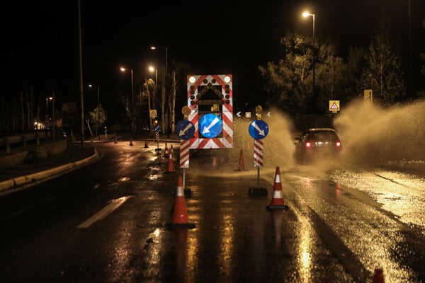 Με βάρκα στον Κολωνό: 39 εκατ. τόνοι νερού στο Λεκανοπέδιο - Εικόνες από την «επόμενη» ημέρα στην Αττική