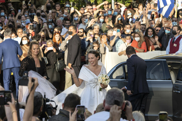 Φίλιππος Γλύξμπουργκ– Νίνα Φλορ: Ο γάμος στη Μητρόπολη- Το εντυπωσιακό νυφικό και οι καλεσμένοι