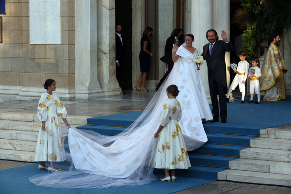 Φίλιππος Γλύξμπουργκ– Νίνα Φλορ: Βασιλικός γάμος στη Μητρόπολη – Η εντυπωσιακή άφιξη της νύφης 