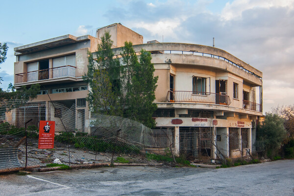 Τουλάχιστον 12 Ελληνοκύπριοι αγνοούμενοι στα Βαρώσια: Η υπόθεση του Σταυρού και οι θαμμένοι στρατιώτες