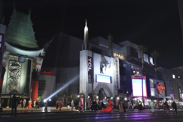 Οίκος Gucci: Catwalk στη Hollywood Boulevard με μοντέλα τους Τζάρεντ Λέτο και Μακόλεϊ Κάλκιν