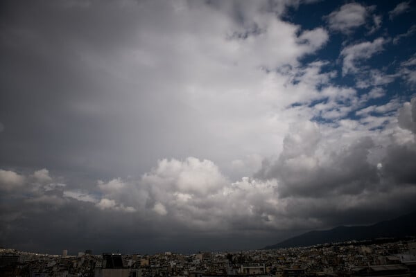 Καιρός: Νεφώσεις, ομίχλη και τοπικές βροχές σήμερα